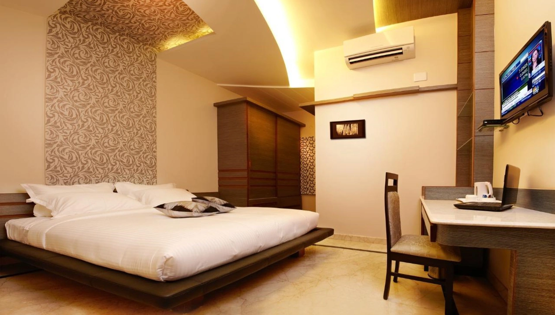 Sun shine hotel